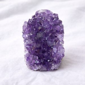 Energised Amethyst geode - 298 grams - 3.5 inches